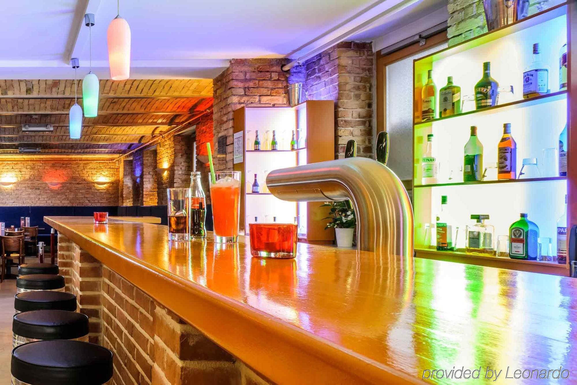 Ibis Styles Berlin City Ost Restaurang bild