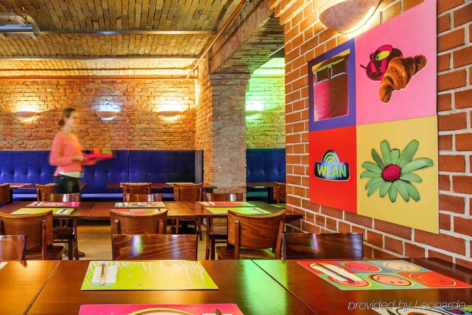 Ibis Styles Berlin City Ost Restaurang bild