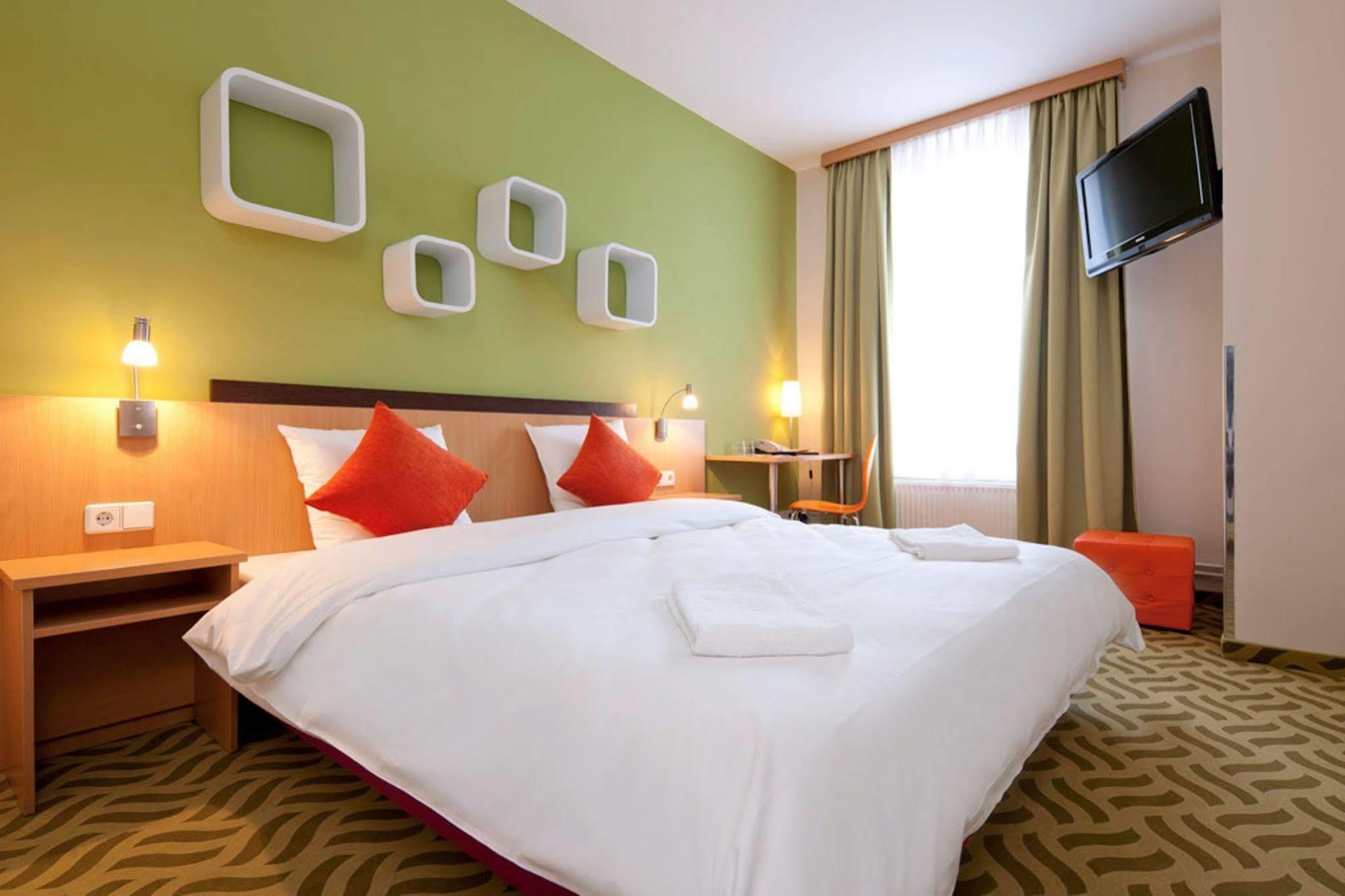 Ibis Styles Berlin City Ost Exteriör bild